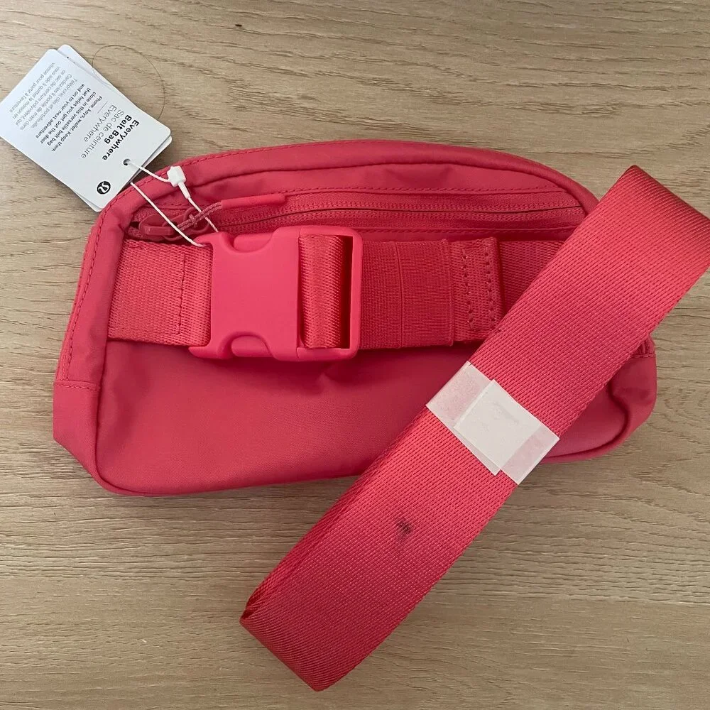 Lululemon Everywhere Belt Bag – Pink / Coral - Picture 2 of 3